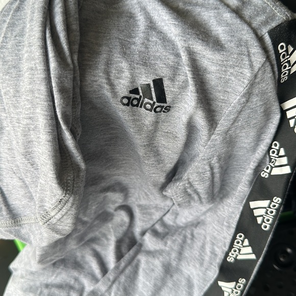 BOYS ADIDAS HOODIE …..Size 5…..$30 - Picture 4 of 4